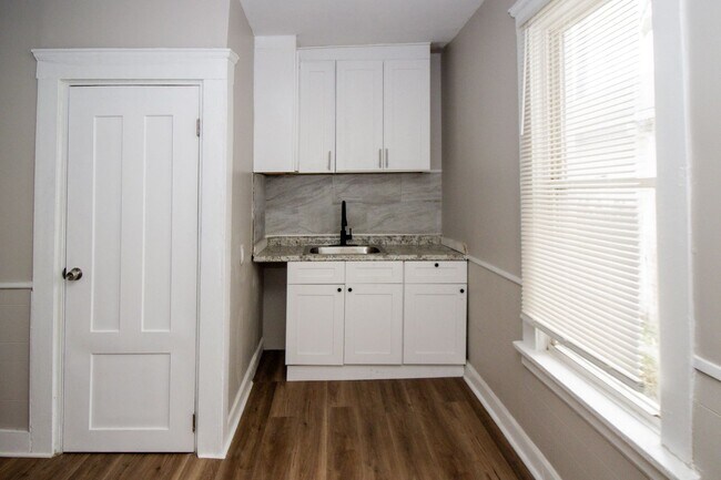 Building Photo - 2947 E 57th St