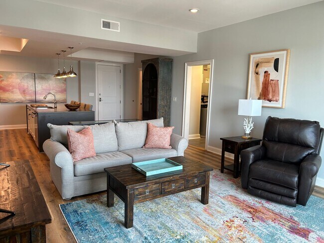 Building Photo - Two bedroom end unit condo with stunning d...