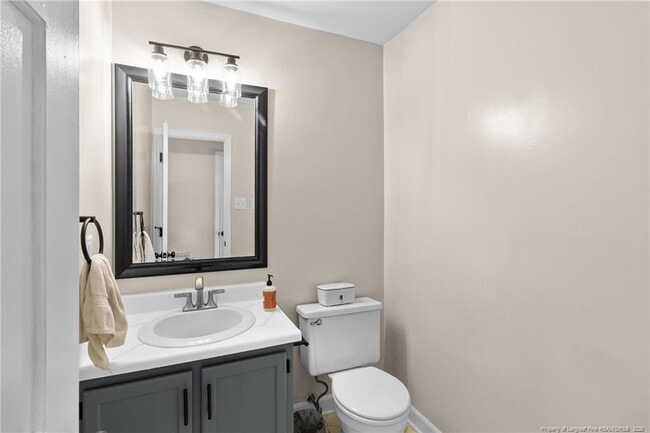 Building Photo - 2047 Birchcreft Dr