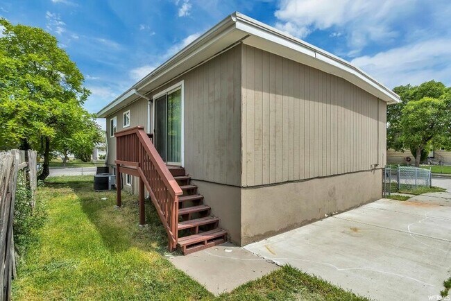 Building Photo - 291 Gemini Dr