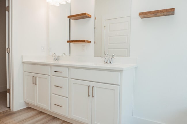 Building Photo - 233 Lyla Ln