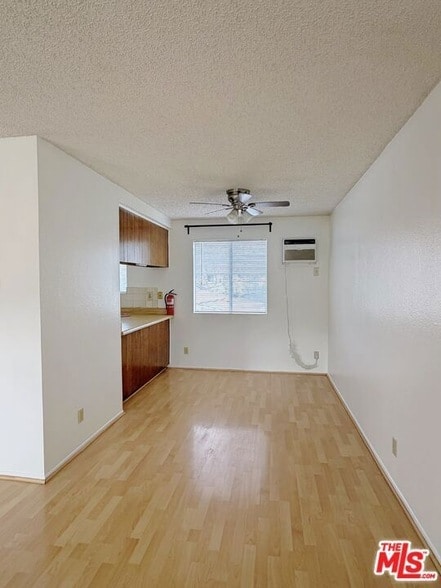 Building Photo - 207 E Ave 39