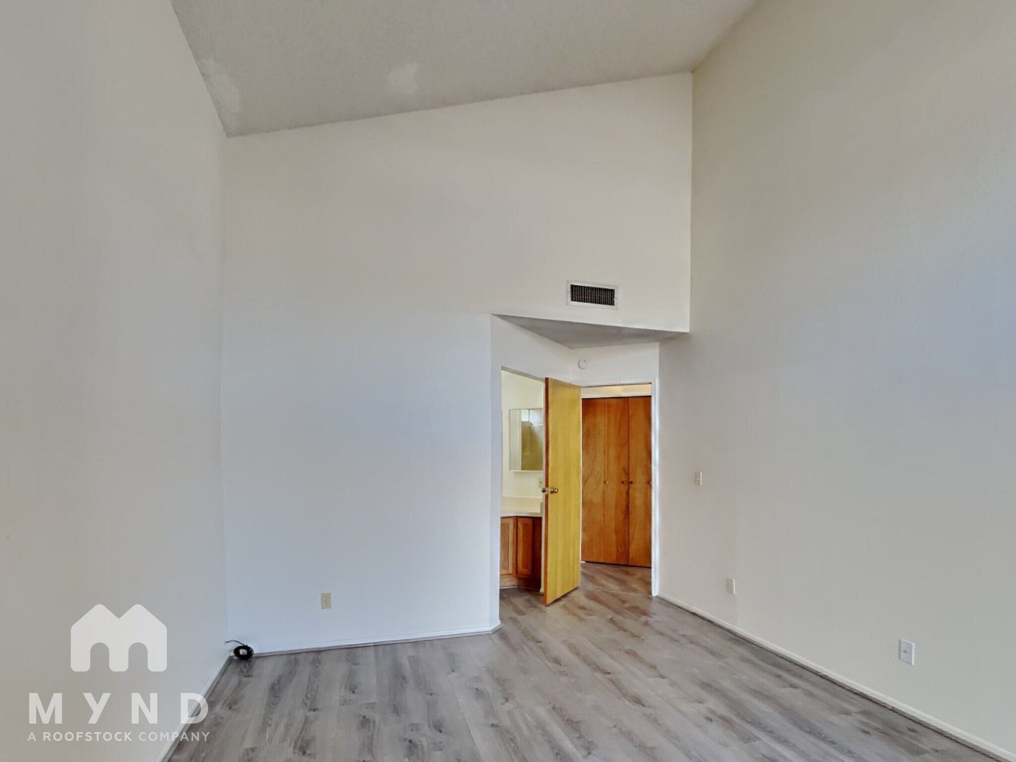 Building Photo - 9288 N Yorkshire Ct