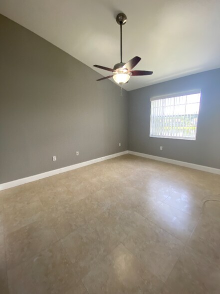 Building Photo - 2820 N Oakland Forest Dr