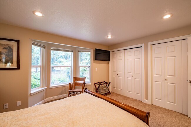 Building Photo - Must See in Bartel’s Canyon View Estates!