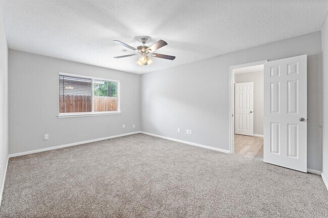 Building Photo - 17043 Macleish Dr