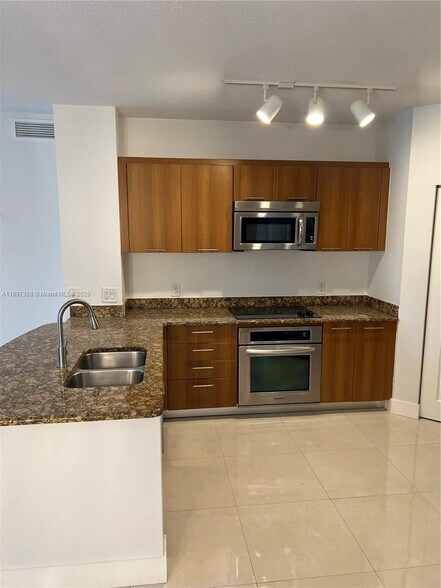 Building Photo - 510 NW 84th Ave