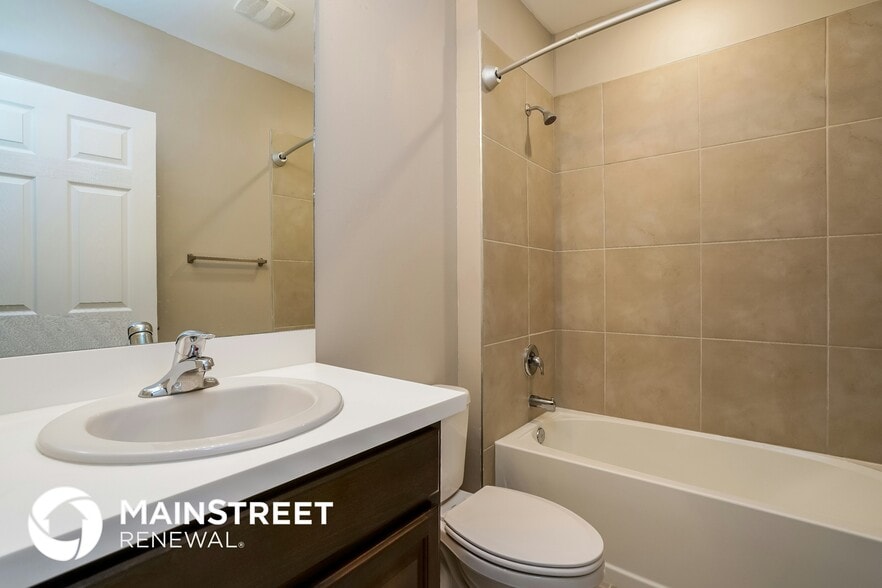 Building Photo - 1822 NE 4th Pl