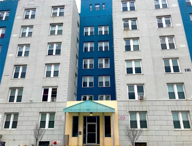 Building Photo - 215 E Broadway