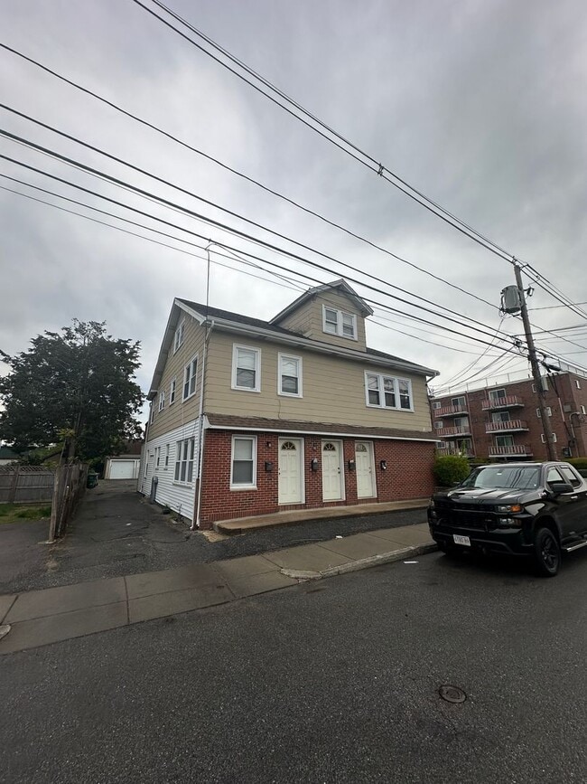 Building Photo - 92-94 Waltham Street, Watertown, MA