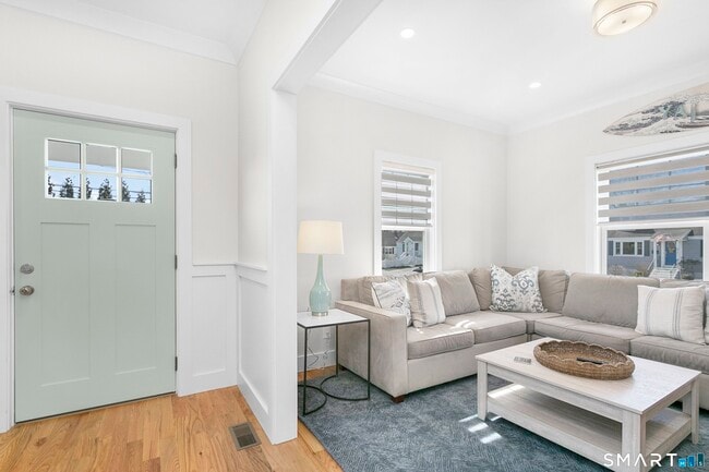 Building Photo - 12 Sandy Way