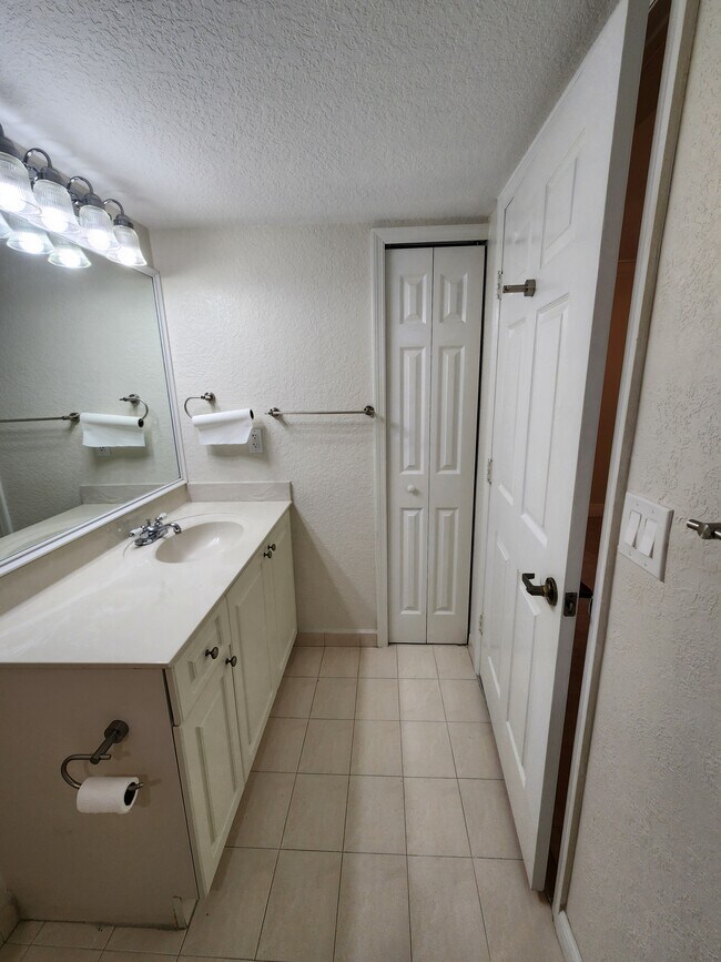 Building Photo - 21000 SW 87th Ave