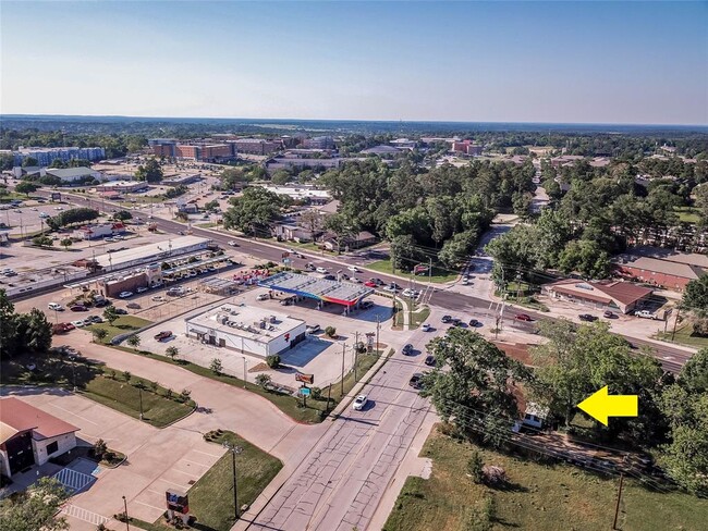 Building Photo - 2515 Montgomery Rd