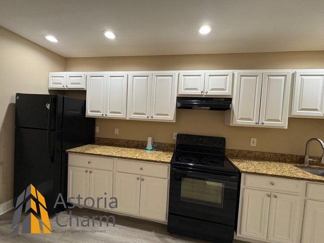 Building Photo - Move In by September 30th: Get 1 Month FRE...