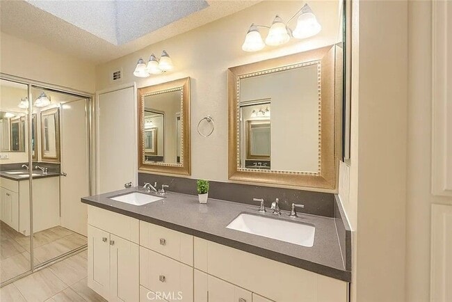 Building Photo - 511 Lazy Creek Cir