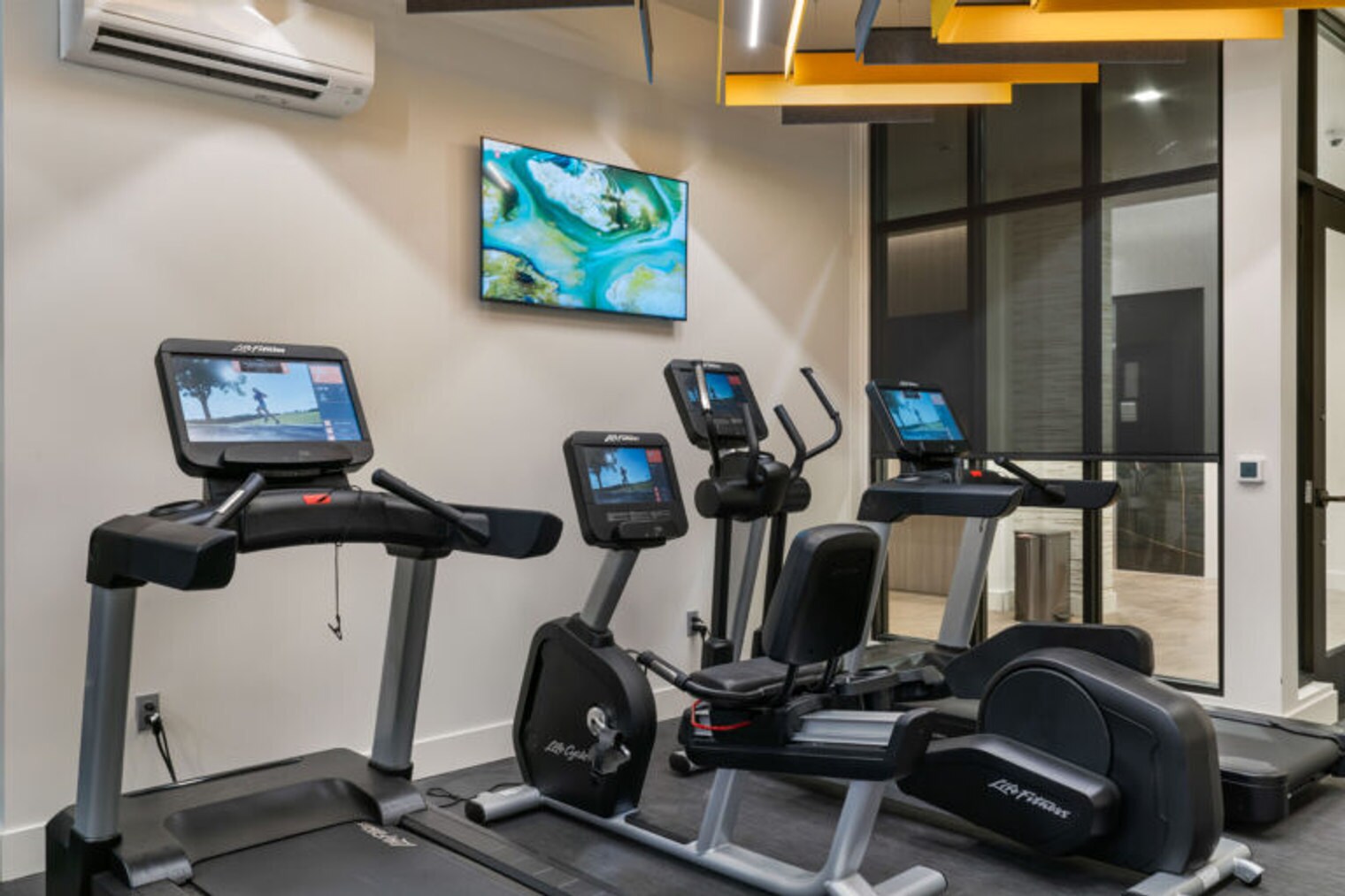 Building Photo - 10050 NE 10th St