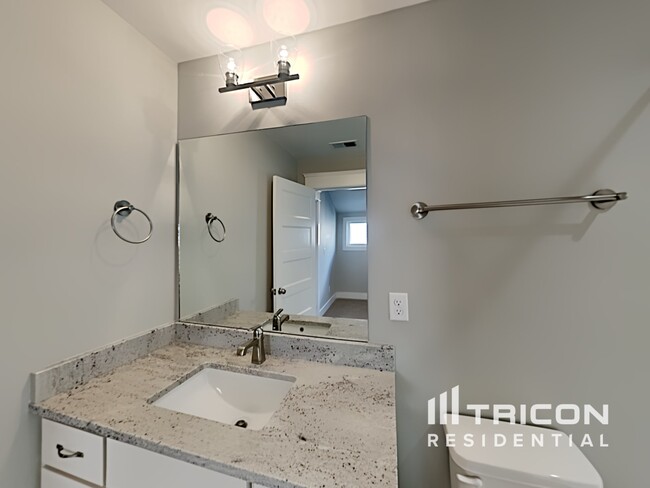 Building Photo - 1236 Hillwood Private Cove