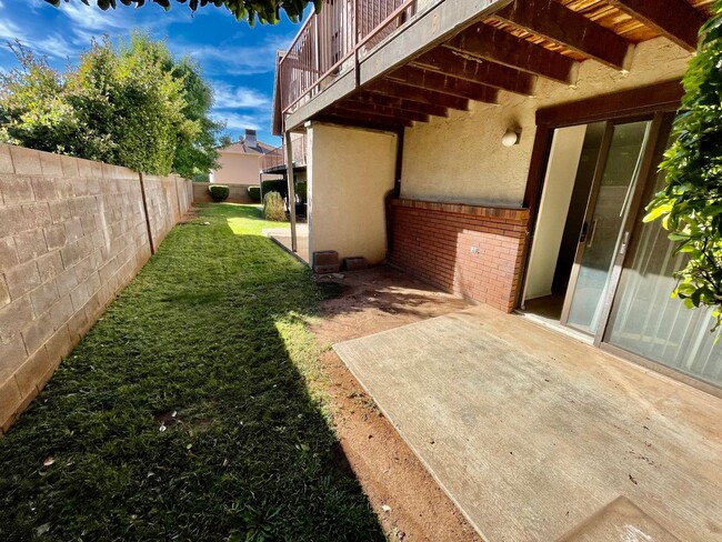 Building Photo - Updated 3-BR Tri-Level Townhome with Walk-...