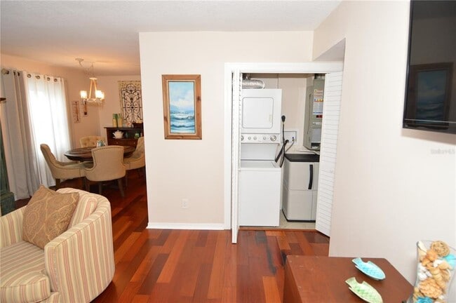 Building Photo - 213 Sea Horse Dr SE