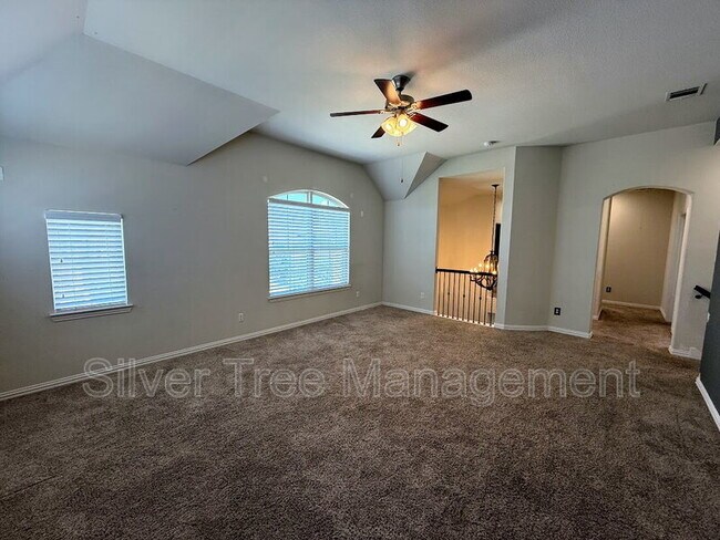 Building Photo - 608 Ambrose St