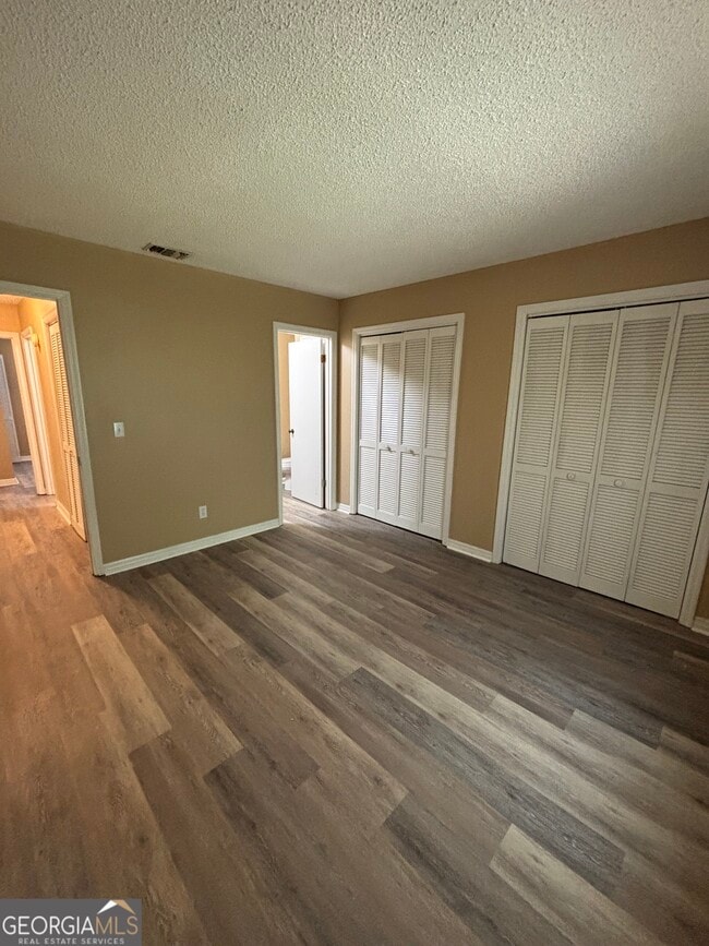 Building Photo - 207 Admiral's Walk Dr