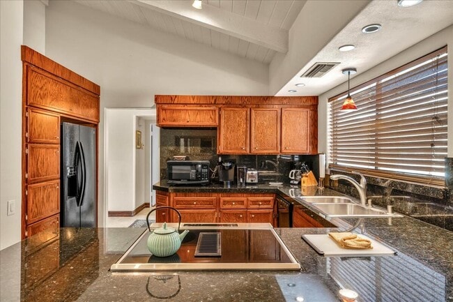 Building Photo - 34820 Mission Hills Dr