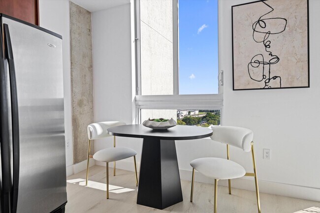 Building Photo - 300 S Australian Ave