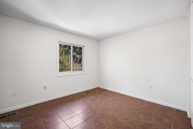 Building Photo - 2696 Seville Cir