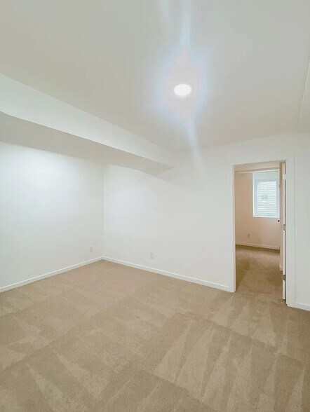 Building Photo - 3044 Buchanan St NE