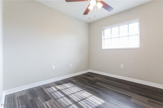 Building Photo - 282 Lorraine Ave