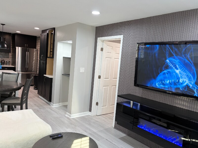 Building Photo - 665 S Preston Ct