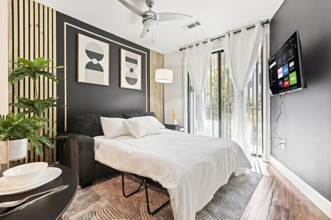 Building Photo - 5275 Town and Country Blvd