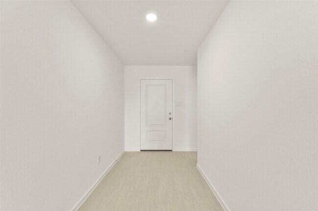 Building Photo - 12403 Mountain Daisy Rd