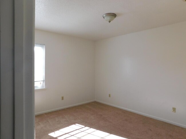 Building Photo - 2312 Indian Dr