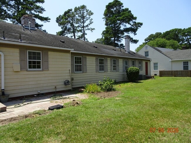 Building Photo - 3 bedrooms, 2 baths single family home