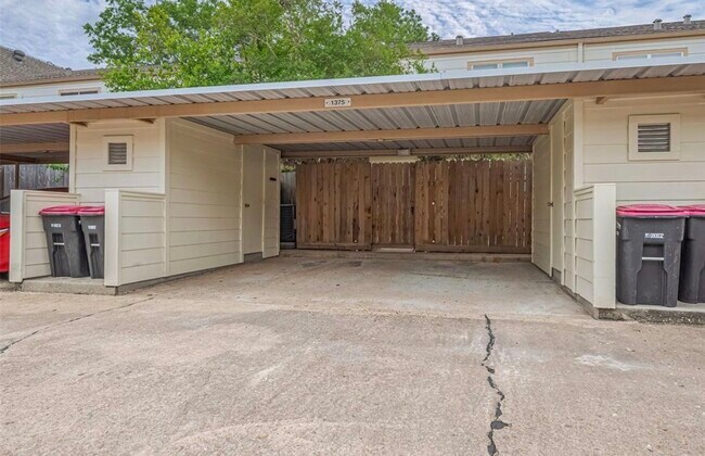 Building Photo - 1375 Country Pl Dr