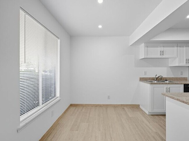Building Photo - 6700 Escondido Dr