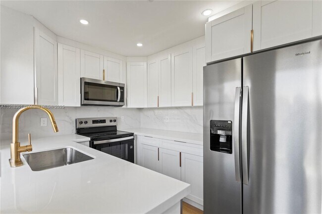 Primary Photo - 6225 NW 171st St