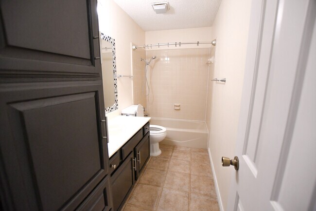 Building Photo - 4056 La Costa Ct