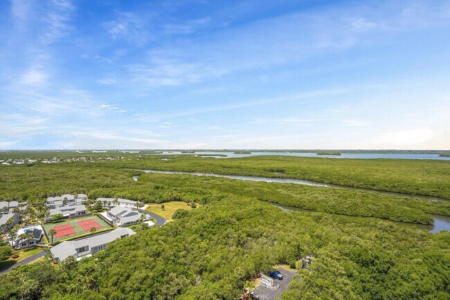 Building Photo - 5049 N Hwy A1A