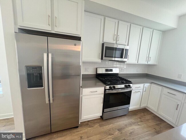 Building Photo - 3010 Pierview Walk