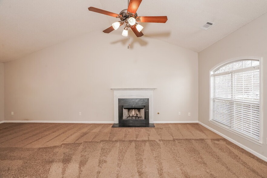 Building Photo - 310 The Gables Dr