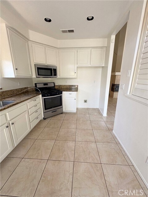 Building Photo - 2018 Villa Del Lago Dr