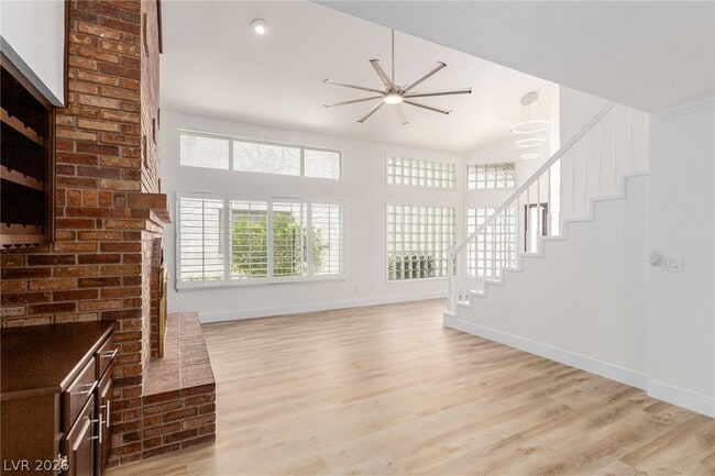Building Photo - 861 Vegas Valley Dr