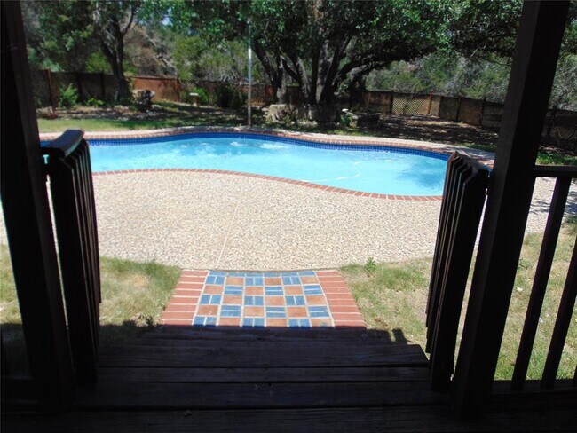 Building Photo - 805 Barton Creek Dr