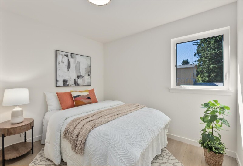 Building Photo - 2349 NE 127th St