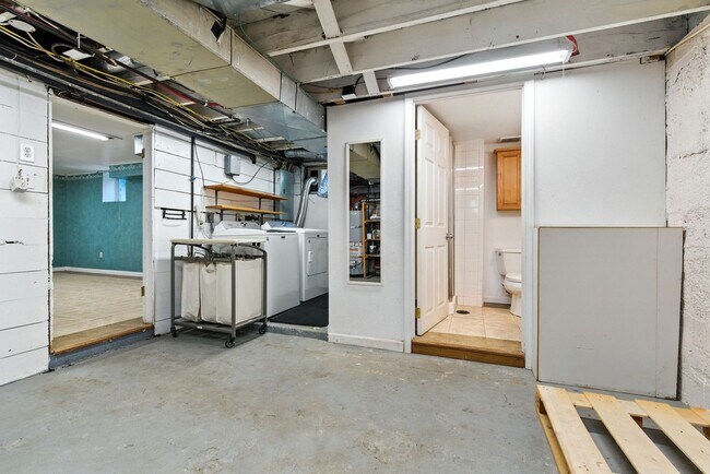 Building Photo - Gorgeous Brick Home Near Audubon Park