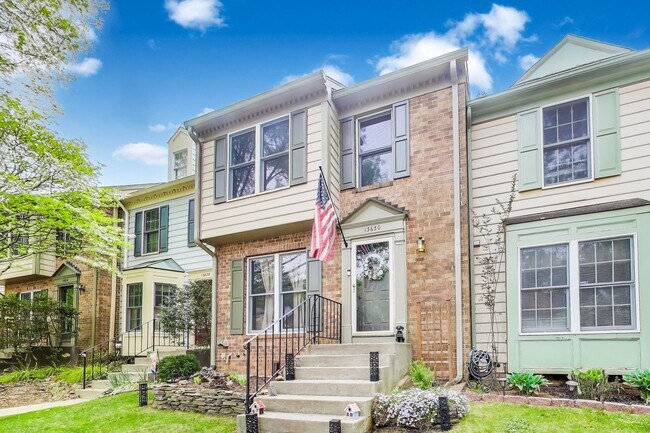 Building Photo - COMINGS SOON - Beautifully Updated Winchester-Built Townhome Backing to Serene Parkland.