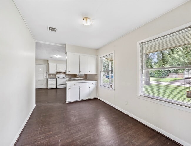 Building Photo - 1413 3rd Ave N