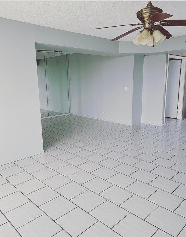 Building Photo - 3465 Via Poinciana